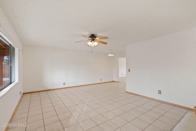 107 E Los Arcos, Green Valley, AZ 85614