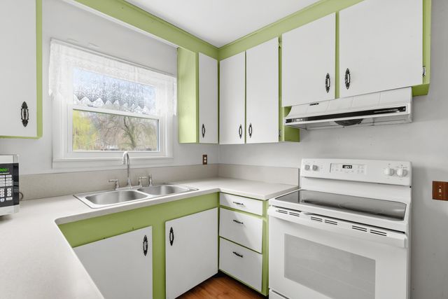 220 Mary Street, Plainwell, MI 49080