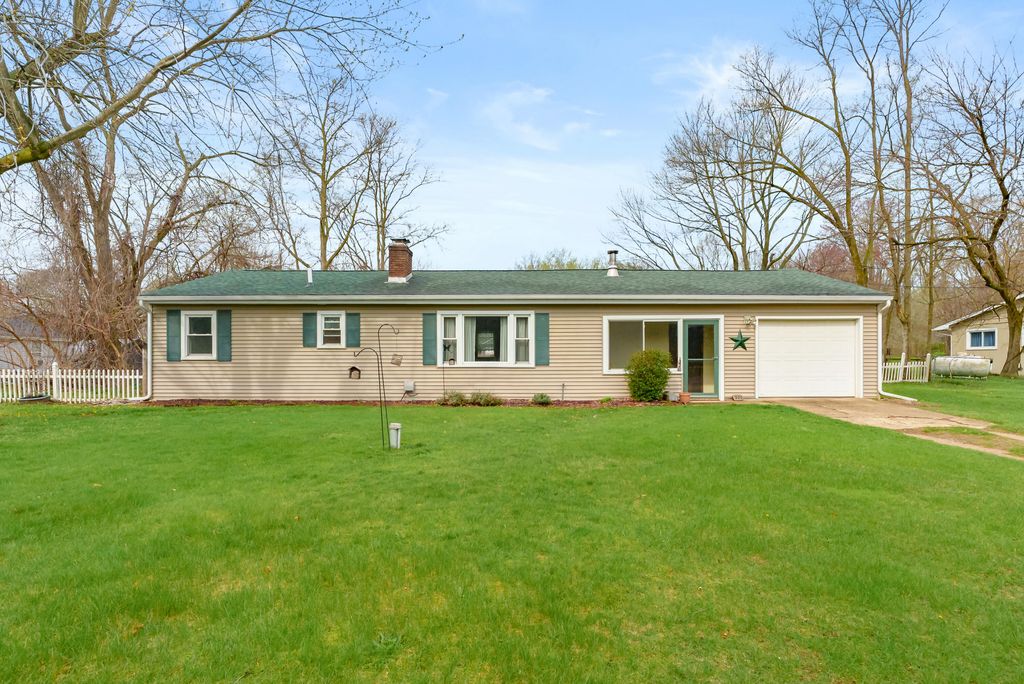 220 Mary Street, Plainwell, MI 49080