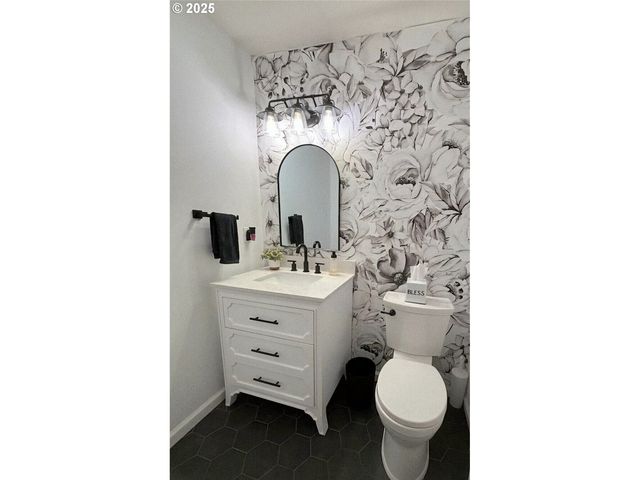 208 SALMONBERRY Ln, Longview, WA 98632