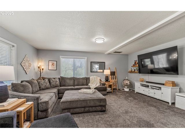 208 SALMONBERRY Ln, Longview, WA 98632