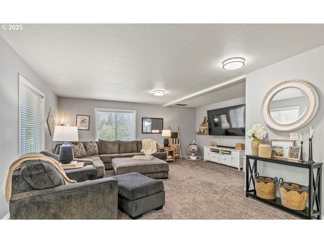 208 SALMONBERRY Ln, Longview, WA 98632