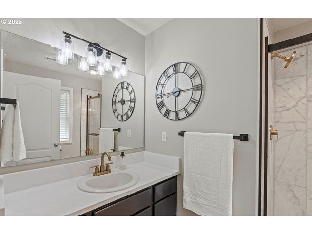 208 SALMONBERRY Ln, Longview, WA 98632