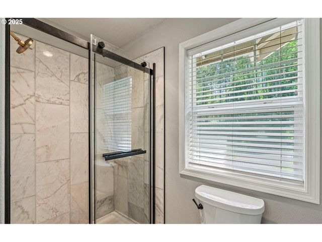 208 SALMONBERRY Ln, Longview, WA 98632