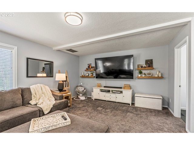 208 SALMONBERRY Ln, Longview, WA 98632