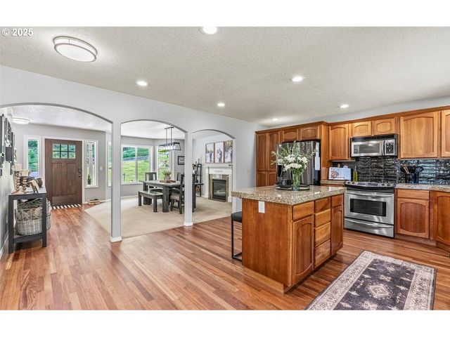 208 SALMONBERRY Ln, Longview, WA 98632