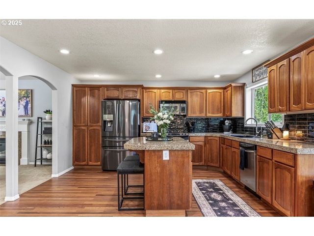 208 SALMONBERRY Ln, Longview, WA 98632