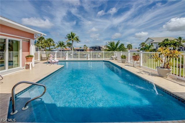 2105 SW 53rd TER, Cape Coral, FL 33914