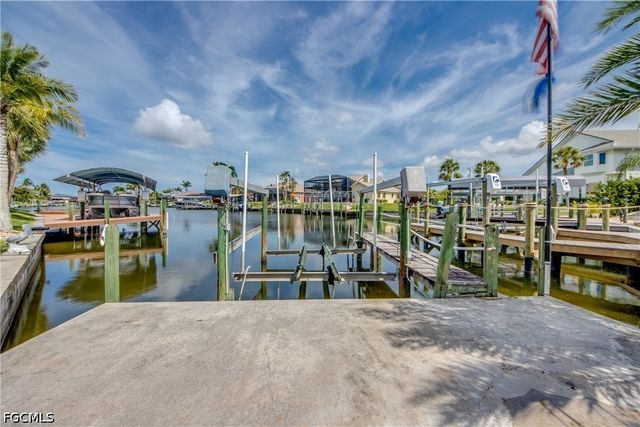 2105 SW 53rd TER, Cape Coral, FL 33914