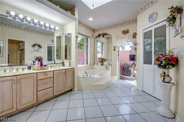 2105 SW 53rd TER, Cape Coral, FL 33914