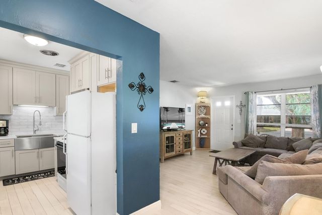 5606 Hobart Avenue, West Palm Beach, FL 33405