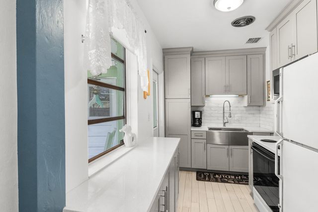 5606 Hobart Avenue, West Palm Beach, FL 33405