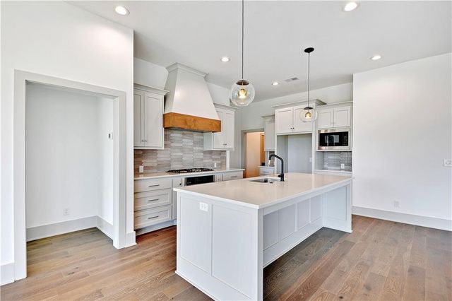 13431 W 174th Terrace, Overland Park, KS 66221