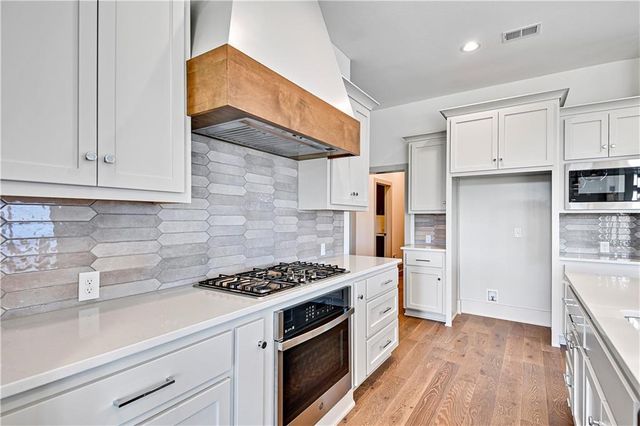 13431 W 174th Terrace, Overland Park, KS 66221