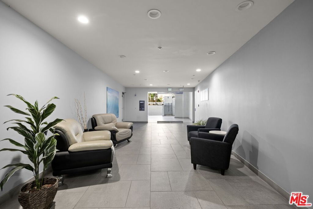 11606 Chenault Street 101, Los Angeles, CA 90049 — photo 4