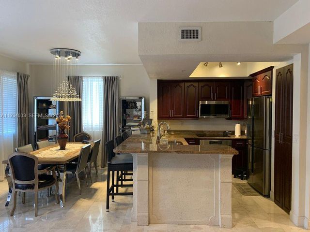 8826 W Flagler St 204, Miami, FL 33174