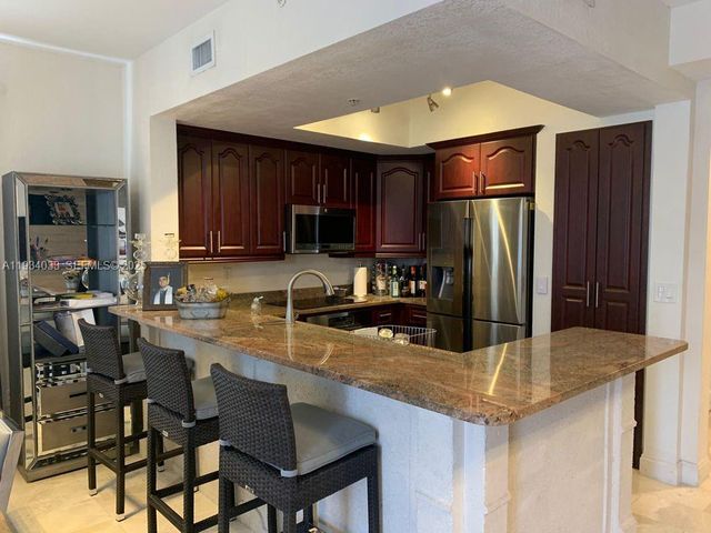 8826 W Flagler St 204, Miami, FL 33174