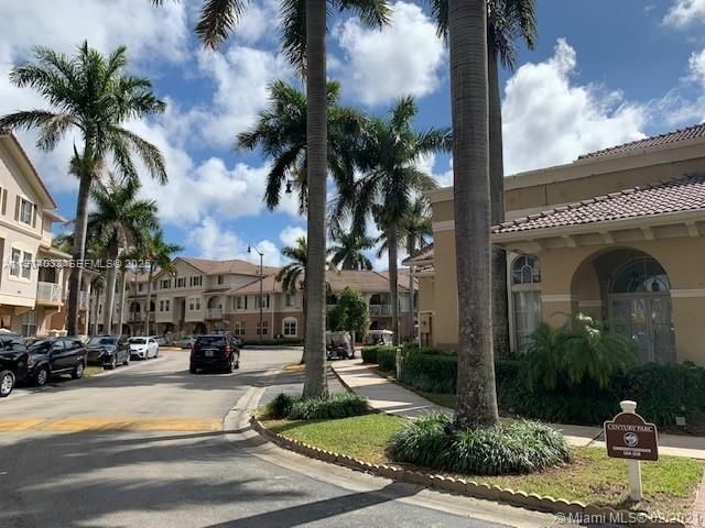 8826 W Flagler St 204, Miami, FL 33174