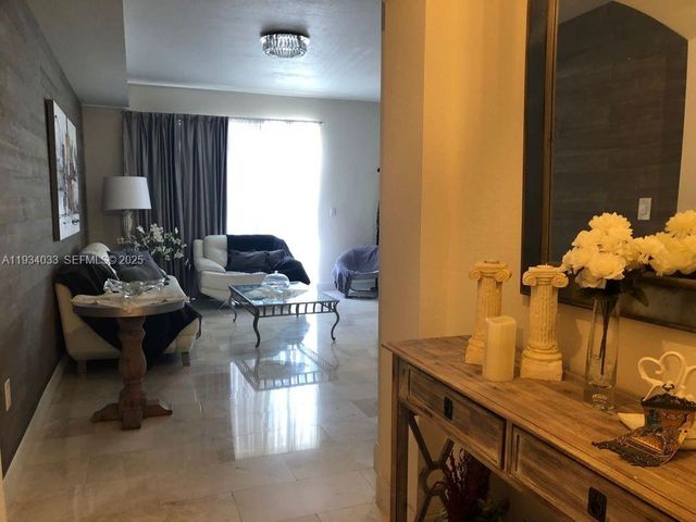 8826 W Flagler St 204, Miami, FL 33174