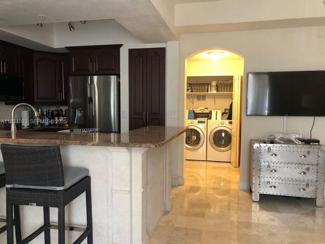 8826 W Flagler St 204, Miami, FL 33174