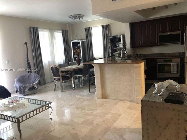 8826 W Flagler St 204, Miami, FL 33174