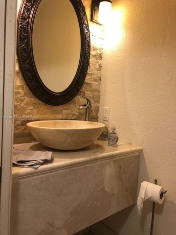 8826 W Flagler St 204, Miami, FL 33174