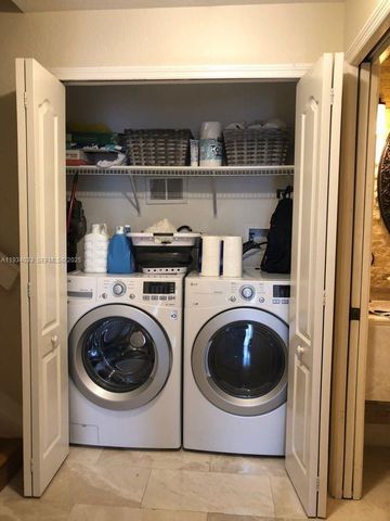 8826 W Flagler St 204, Miami, FL 33174