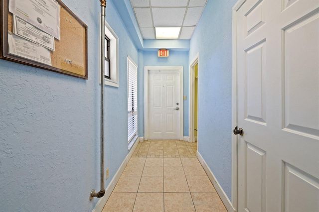 1501 Presidential Way 9, West Palm Beach, FL 33401
