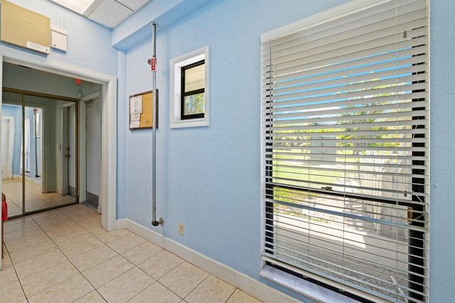 1501 Presidential Way 9, West Palm Beach, FL 33401
