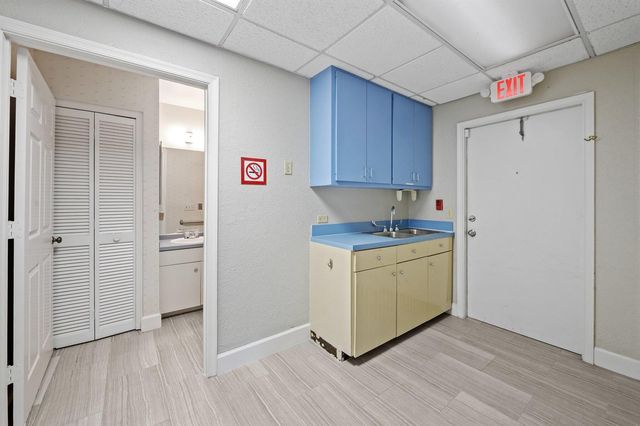 1501 Presidential Way 9, West Palm Beach, FL 33401