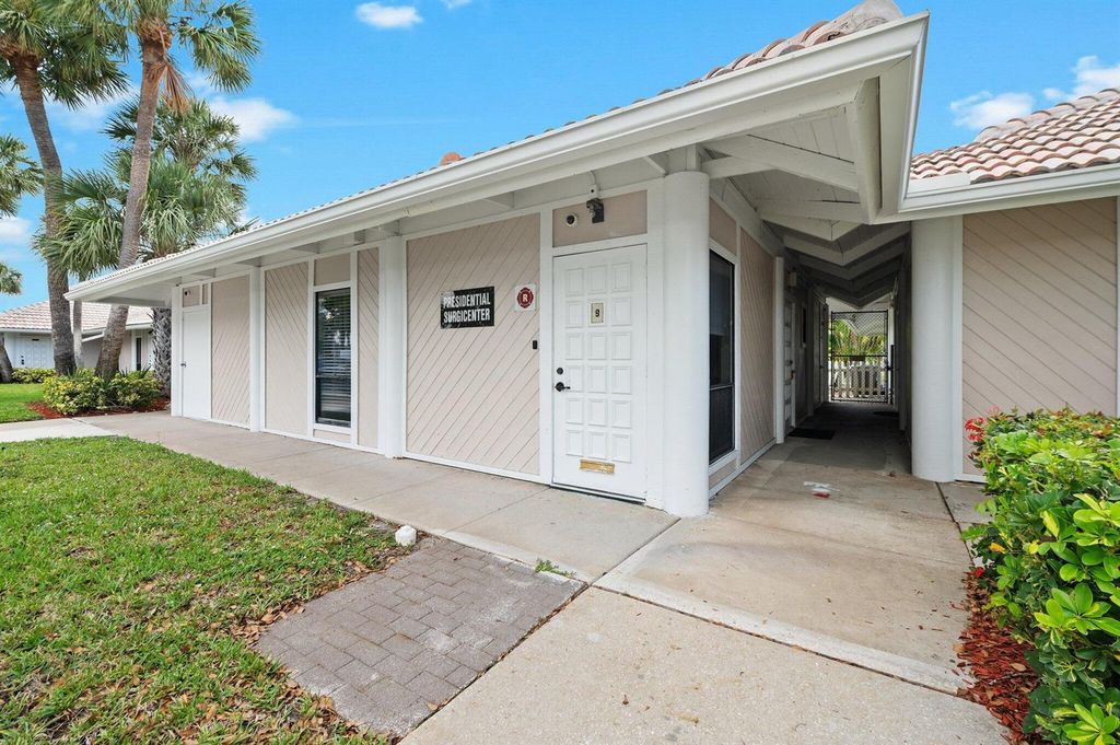 1501 Presidential Way 9, West Palm Beach, FL 33401