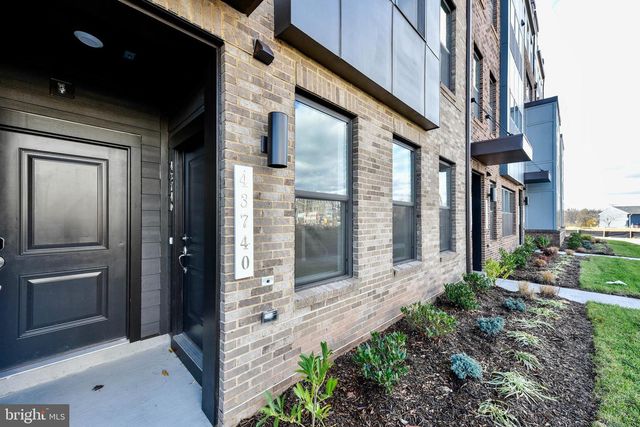 43740 TRANSIT SQ, Ashburn, VA 20147