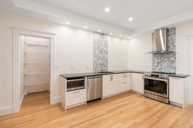 126 Sewall St A, Brookline, MA 02446