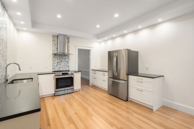 126 Sewall St A, Brookline, MA 02446