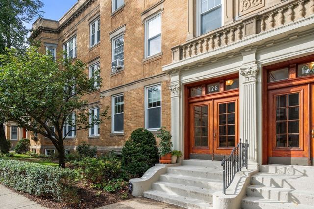 126 Sewall St A, Brookline, MA 02446