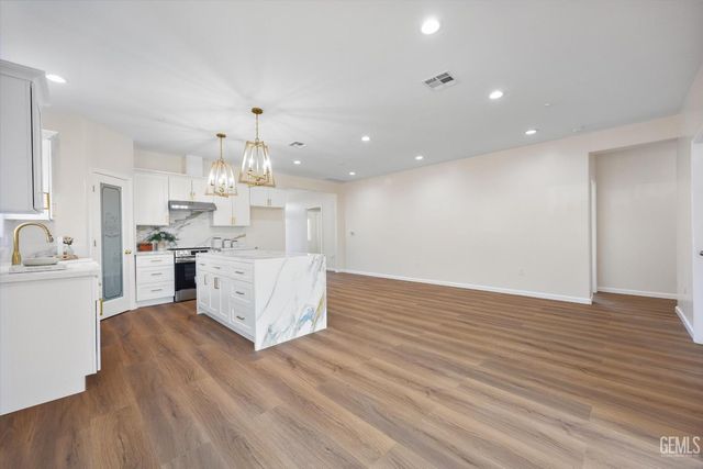 4906 Redbank Road, Bakersfield, CA 93307