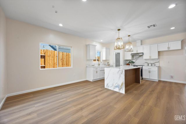 4906 Redbank Road, Bakersfield, CA 93307