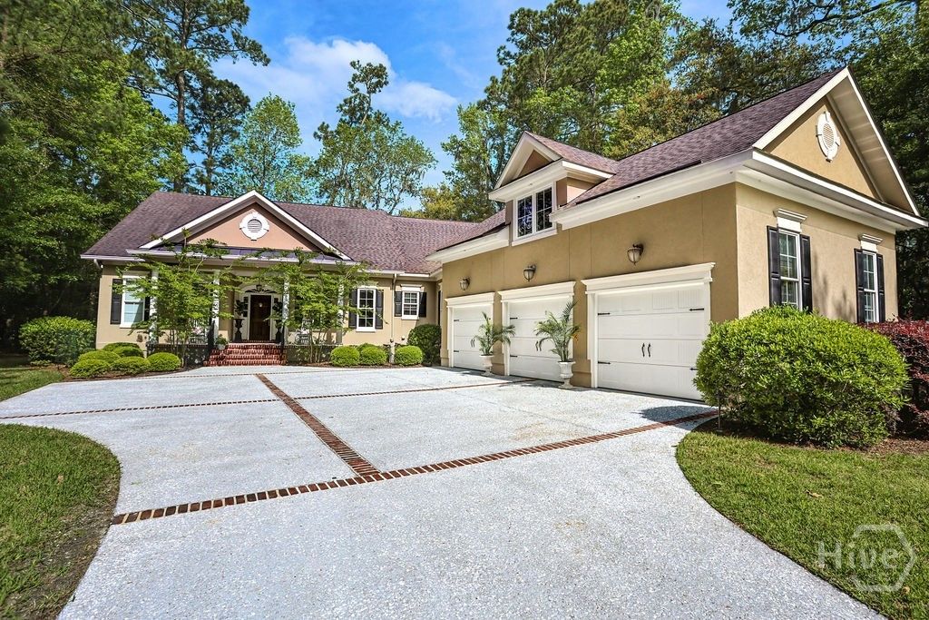 Image 2 of property listing at 4 Perriwinkle Lane, Savannah, GA 31411