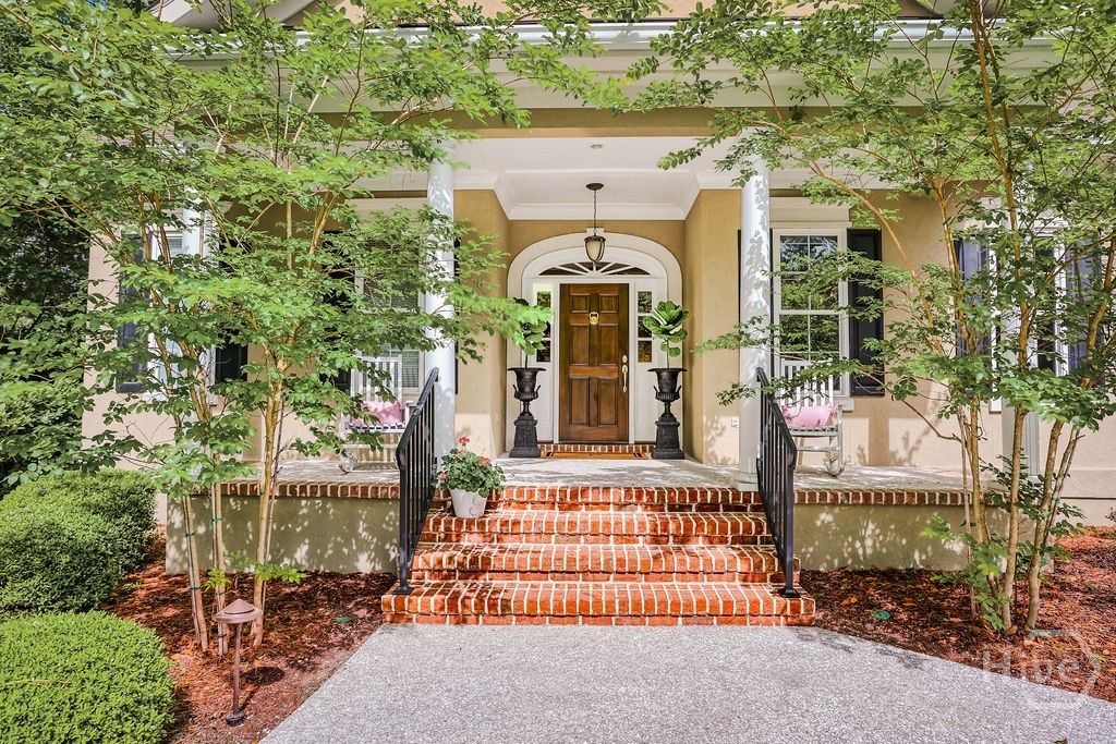 Image 3 of property listing at 4 Perriwinkle Lane, Savannah, GA 31411