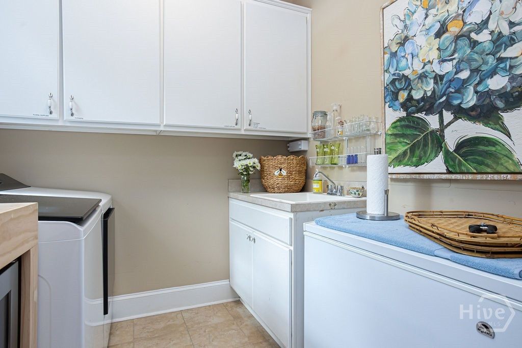 Image 42 of property listing at 4 Perriwinkle Lane, Savannah, GA 31411