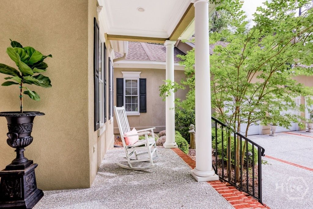 Image 5 of property listing at 4 Perriwinkle Lane, Savannah, GA 31411