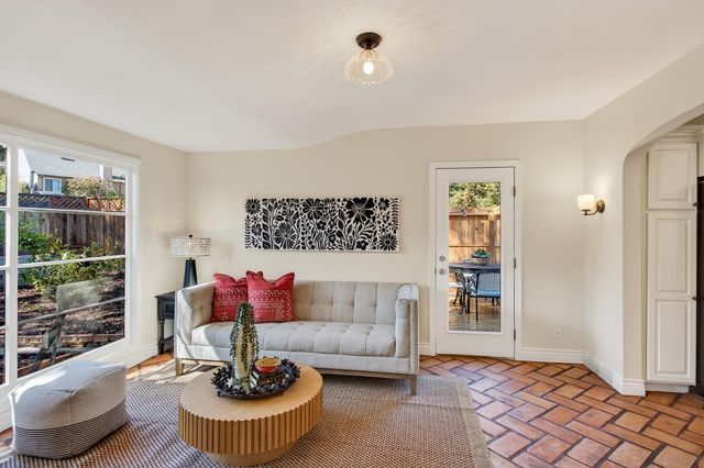 379 Alameda De Las Pulgas, Redwood City, CA 94062