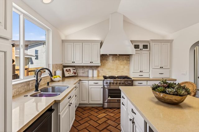 379 Alameda De Las Pulgas, Redwood City, CA 94062