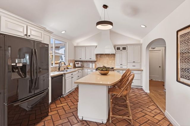 379 Alameda De Las Pulgas, Redwood City, CA 94062