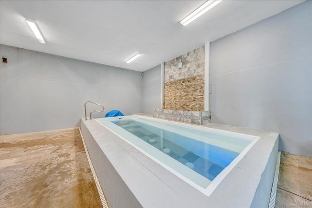 1273 Graves Harbor Trl Apt 3203, Huddleston, VA 24104