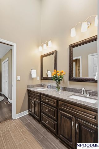 10103 S 125 Street, Papillion, NE 68046