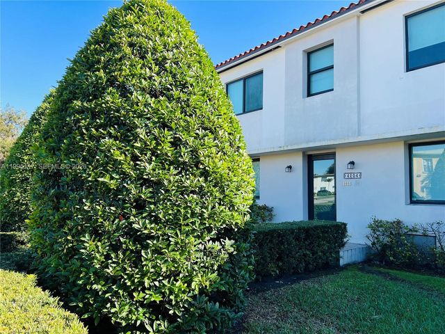 1440 SW 42nd St 4, Miami, FL 33134
