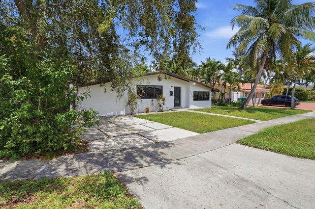 21341 NE 25th Court, Miami, FL 33180