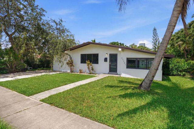 21341 NE 25th Court, Miami, FL 33180