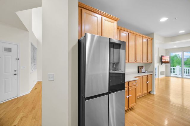 1028 Orchard Pond Court, Lake Zurich, IL 60047